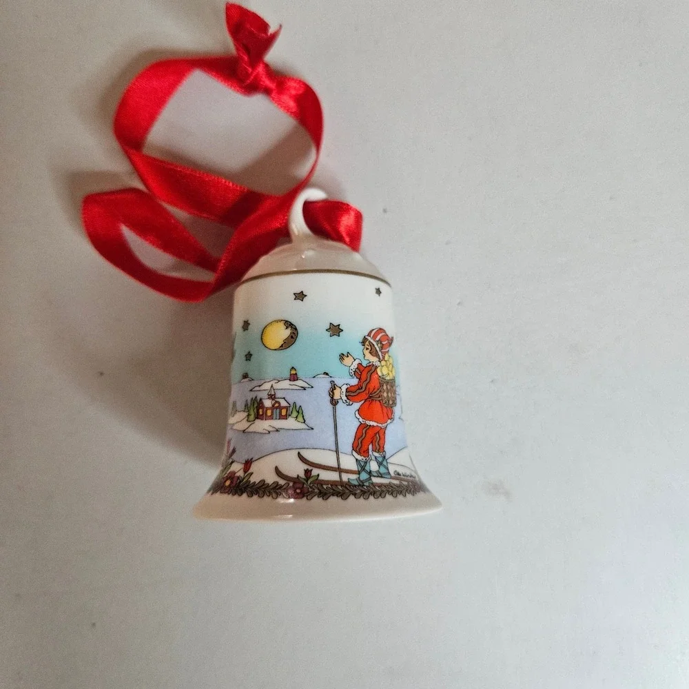 Hutschenreuther 2005 Christmas Bell Ole Winther Land of 1000 Lakes Porcelain